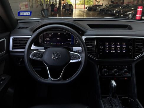 Used 2022 Volkswagen Atlas Cross Sport SE FWD image 14