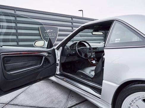 Used 2002 Mercedes-Benz SL 500 w/ SL2 Option Pkg image 25