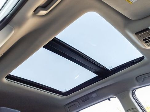 Used 2024 Nissan Pathfinder SL w/ SL Premium Package image 15