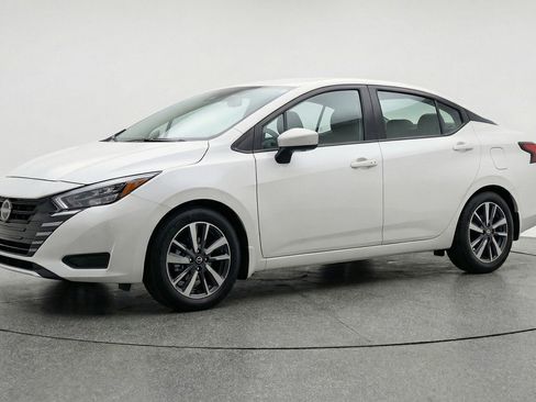 Used 2025 Nissan Versa SV FWD image 3