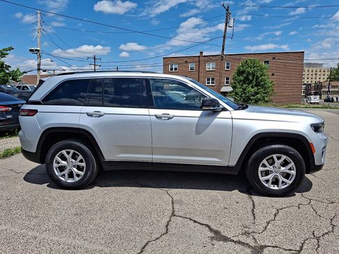 Used 2022 Jeep Grand Cherokee Limited AWD/4WD image 7