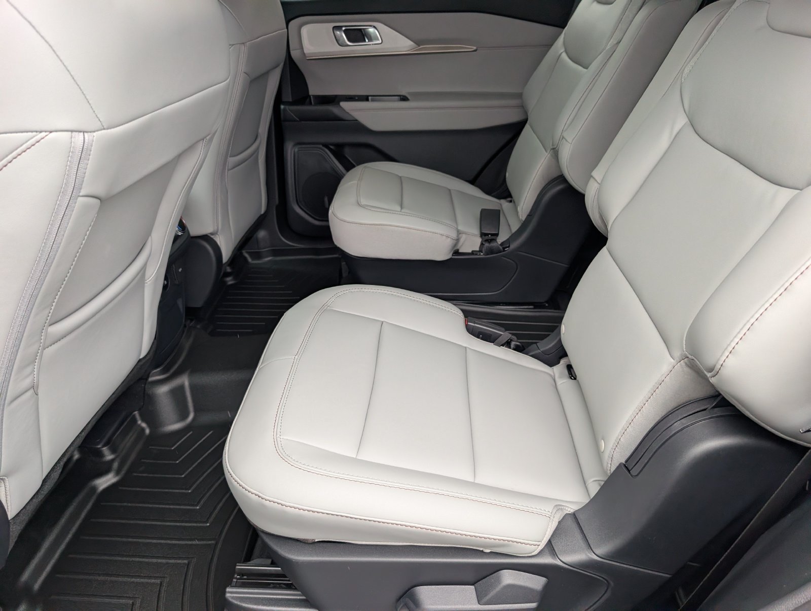 New 2027 Ford Explorer Active w/ Active Comfort Package RWD image 29