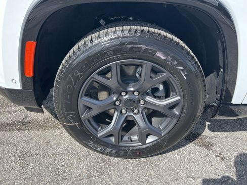 New 2026 Jeep Grand Wagoneer L Limited w/ Premium Group II image 18