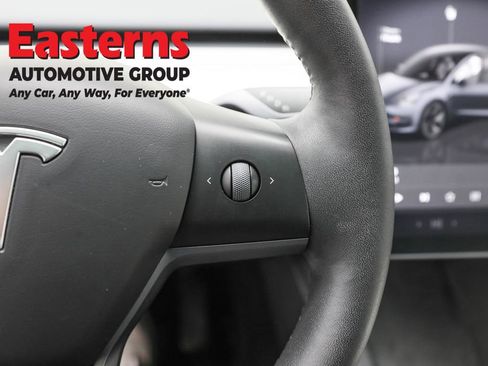 Used 2023 Tesla Model 3 Standard Range image 16