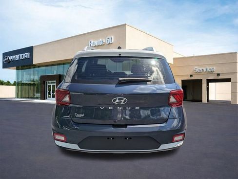 Certified 2023 Hyundai Venue Limited w/ Cargo Package FWD image 5