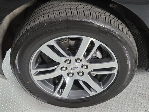 Used 2023 Ford Expedition Limited image 9