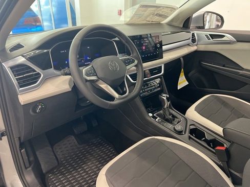New 2025 Volkswagen Taos SE image 12