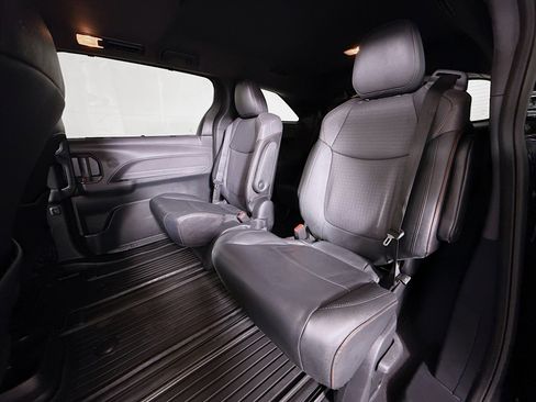 Certified 2022 Toyota Sienna XSE image 23