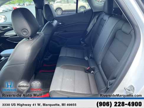 Used 2024 Chevrolet Trax LT w/ LT Convenience Package image 24