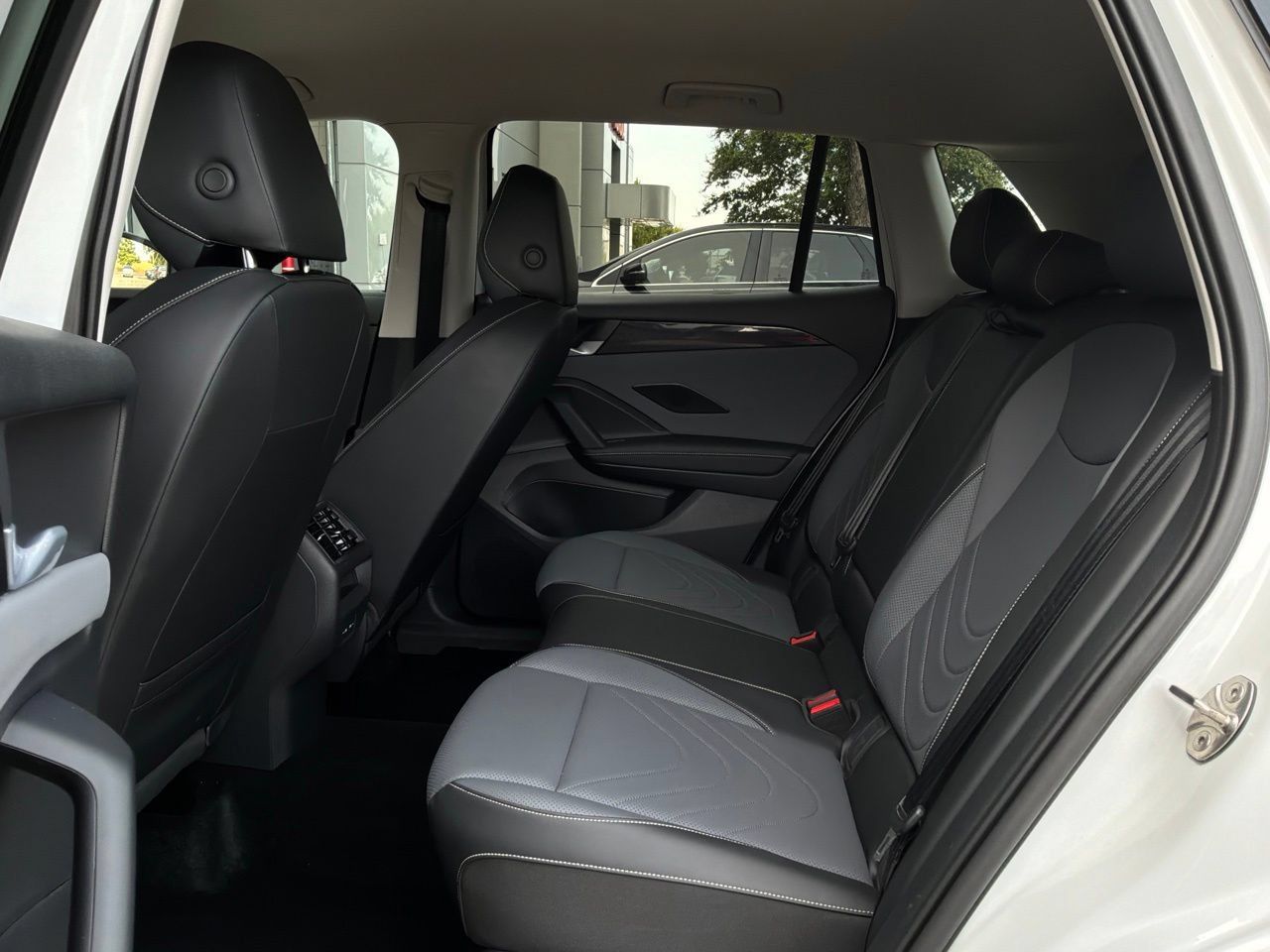 Used 2026 Volkswagen Tiguan SE FWD image 11