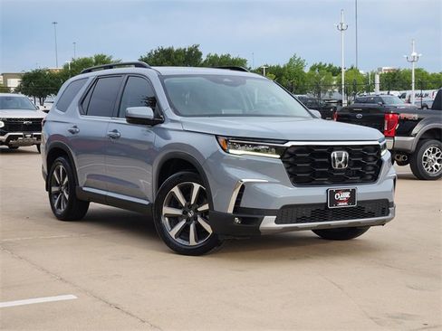 Used 2023 Honda Pilot Touring image 2