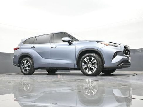 Used 2021 Toyota Highlander XLE FWD image 51