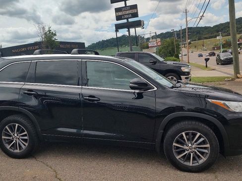 Used 2018 Toyota Highlander XLE AWD/4WD image 2