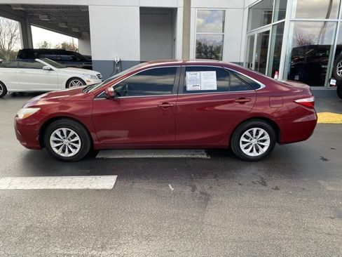 Used 2015 Toyota Camry LE image 5