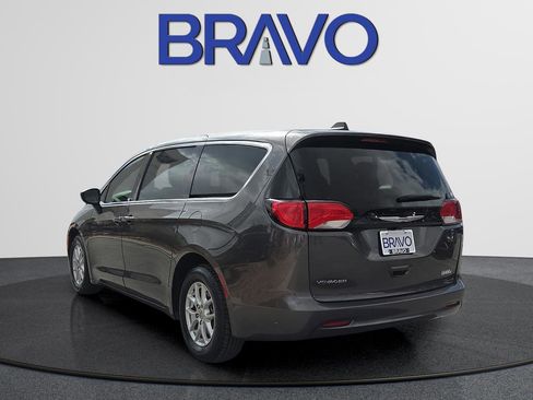 Used 2023 Chrysler Voyager LX FWD image 5