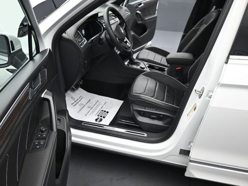 Used 2024 Volkswagen Tiguan SEL R-Line image 15