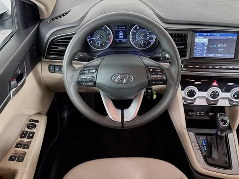 Used 2019 Hyundai Elantra SEL image 16