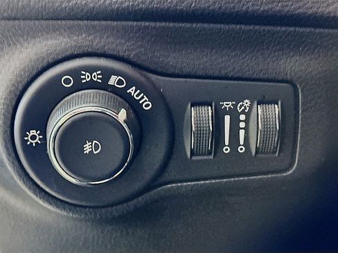 Used 2020 Jeep Compass Limited AWD/4WD image 10