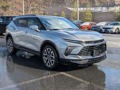 Used 2023 Chevrolet Blazer RS w/ Driver Confidence II Package image 3