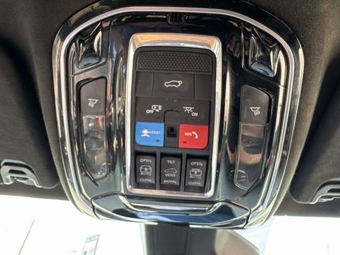 Used 2022 Jeep Grand Wagoneer Series III AWD/4WD image 26