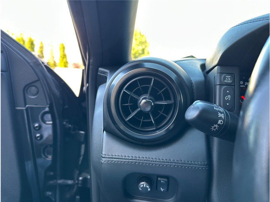 Used 2018 Nissan GT-R Premium AWD/4WD image 44