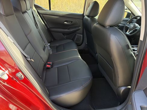 Used 2024 Nissan Sentra SR w/ SR Premium Package image 15