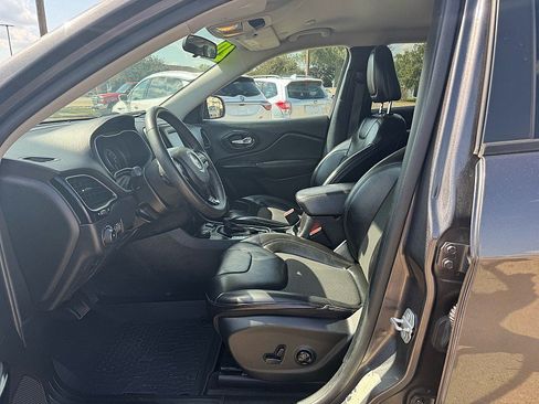 Used 2020 Jeep Cherokee Latitude Plus AWD/4WD image 17