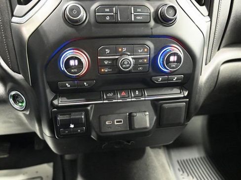 Used 2022 Chevrolet Silverado 2500 LT w/ Convenience Package image 19