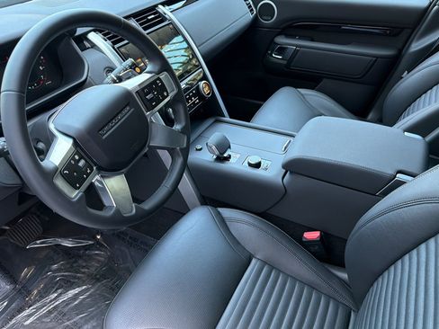 Certified 2025 Land Rover Discovery S AWD/4WD image 4