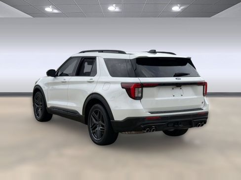 Used 2025 Ford Explorer ST AWD/4WD image 3