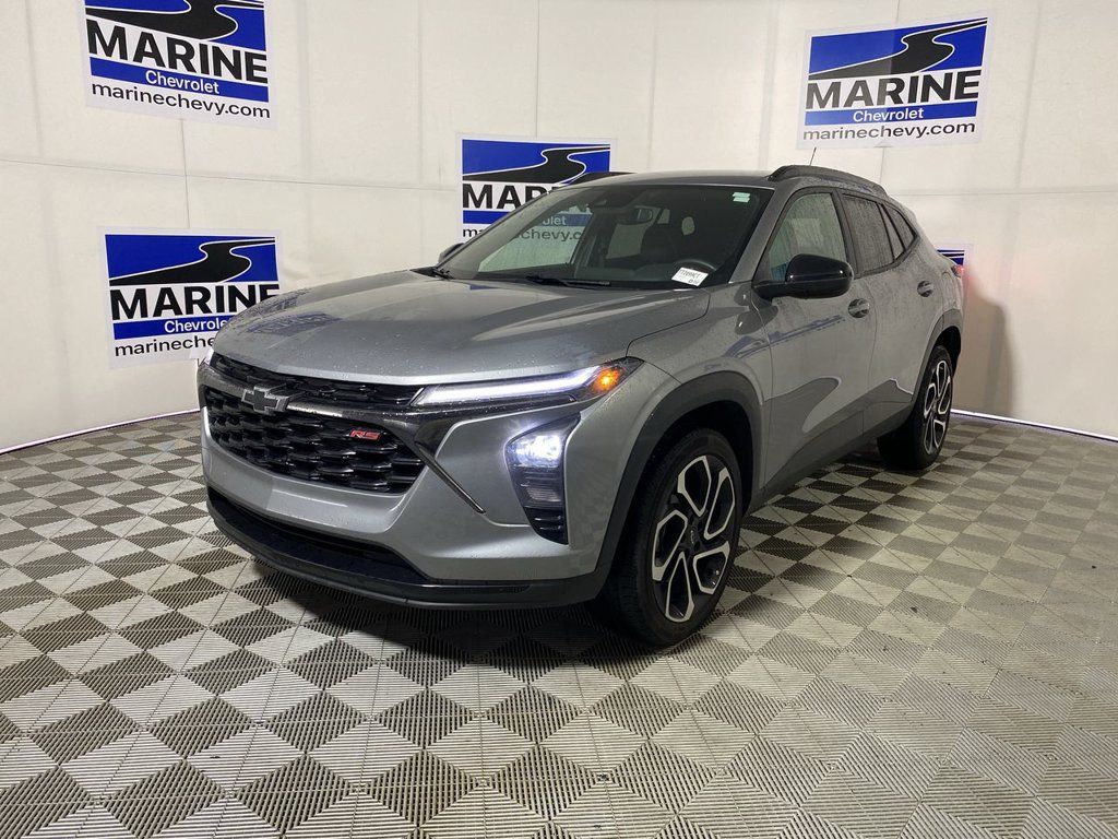 Used 2025 Chevrolet Trax RS w/ Driver Confidence Package FWD image 14