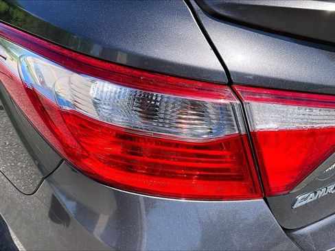 Used 2015 Toyota Camry SE FWD image 28