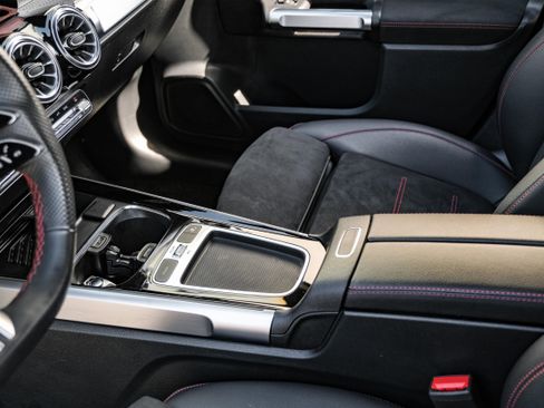 Used 2024 Mercedes-Benz GLB 250 image 21