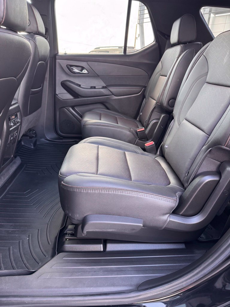 Used 2023 Chevrolet Traverse High Country AWD/4WD image 12