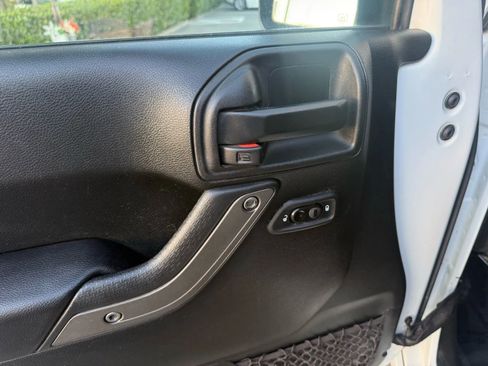 Used 2018 Jeep Wrangler Unlimited Sport S image 10