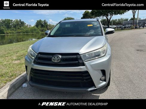Used 2018 Toyota Highlander SE FWD image 1