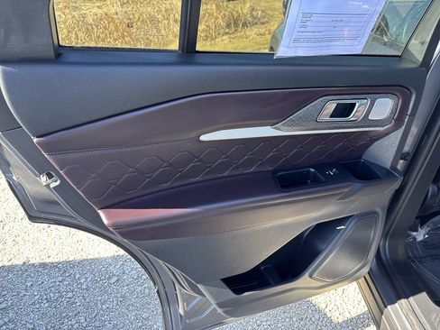 Used 2025 Ford Explorer Platinum w/ LUX Leather Package image 31