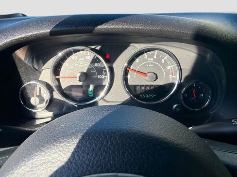 Used 2017 Jeep Wrangler Unlimited Sahara w/ Connectivity Group AWD/4WD image 31