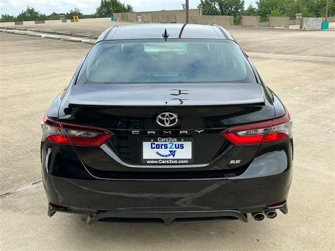 Used 2021 Toyota Camry SE FWD image 5