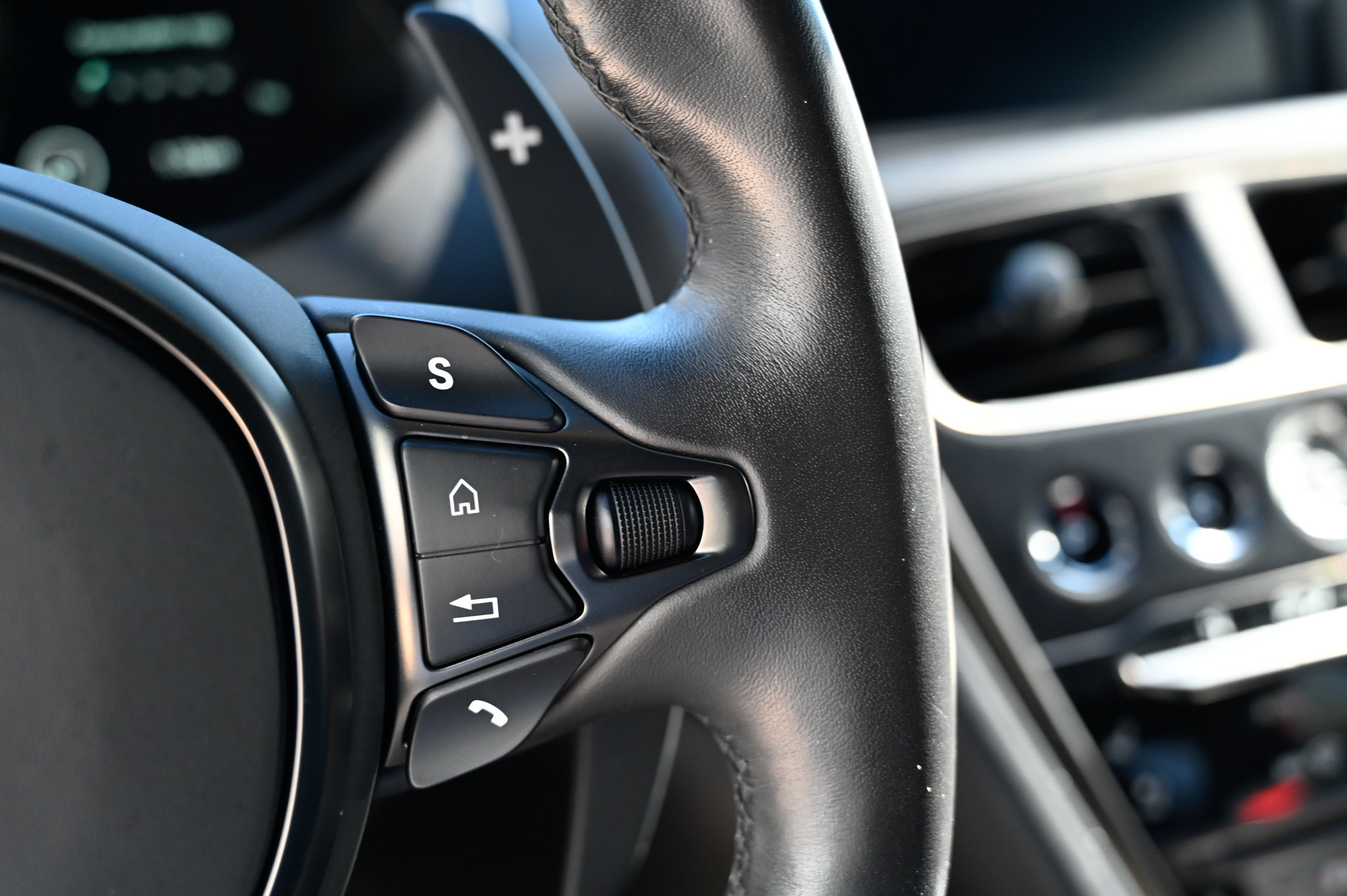 Used 2020 Aston Martin DBS Superleggera RWD image 27