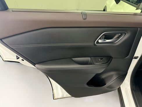 Used 2023 Nissan Rogue Platinum AWD/4WD image 28