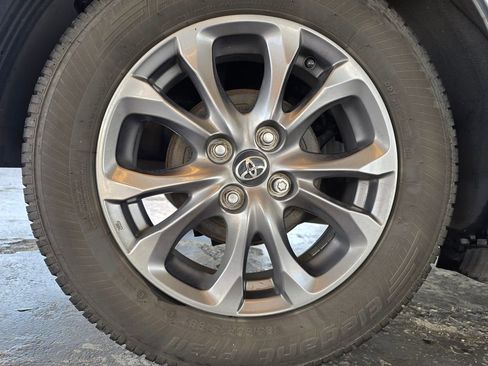 Used 2019 Toyota Yaris L FWD image 22