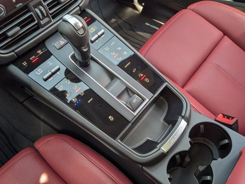 New 2026 Porsche Macan AWD/4WD image 21