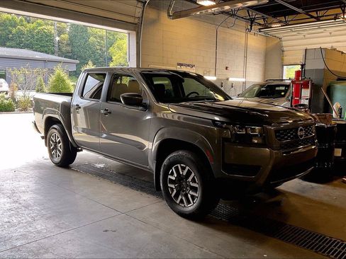 Used 2026 Nissan Frontier SV w/ All-Weather Content Package AWD/4WD image 6