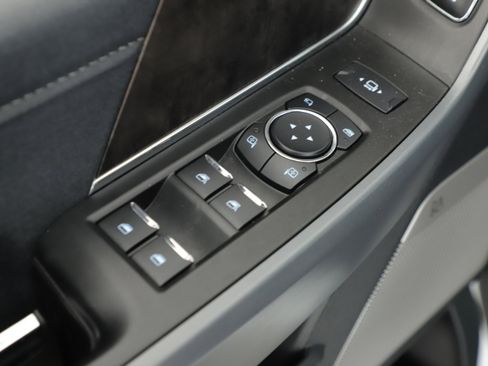 Used 2024 Ford F250 Lariat AWD/4WD image 9
