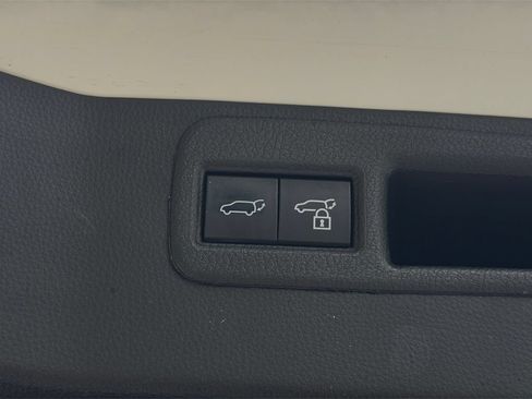 Used 2021 Toyota Venza Limited w/ Advanced Technology Package AWD/4WD image 10