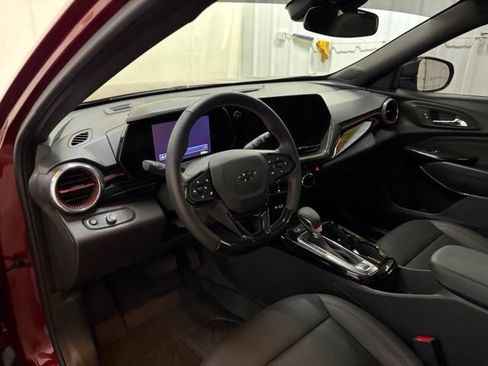 Used 2025 Chevrolet Trax RS w/ Sunroof Package FWD image 29