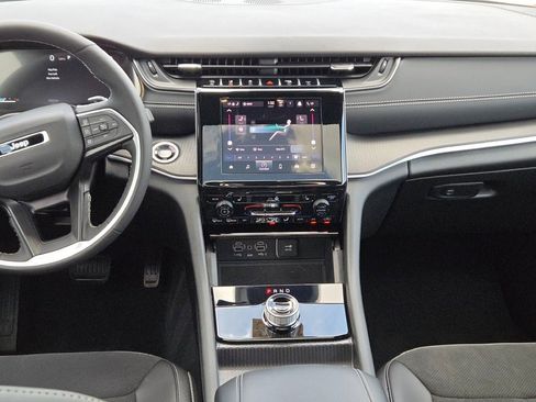 New 2025 Jeep Grand Cherokee Altitude image 21