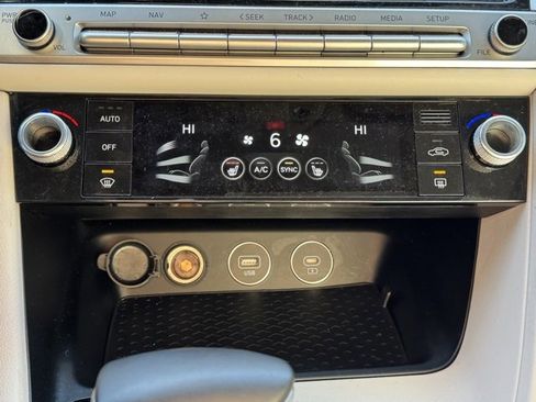 Used 2024 Genesis G70 2.5T image 20