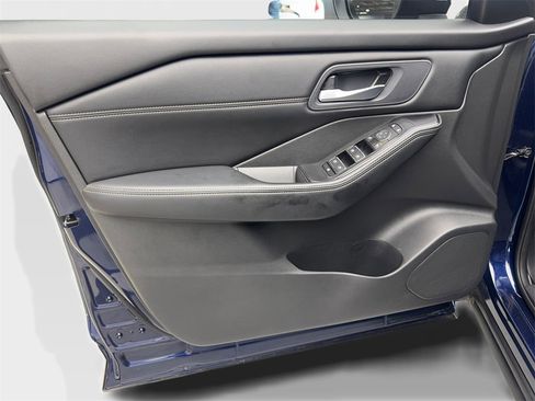 Used 2024 Nissan Rogue SL image 31